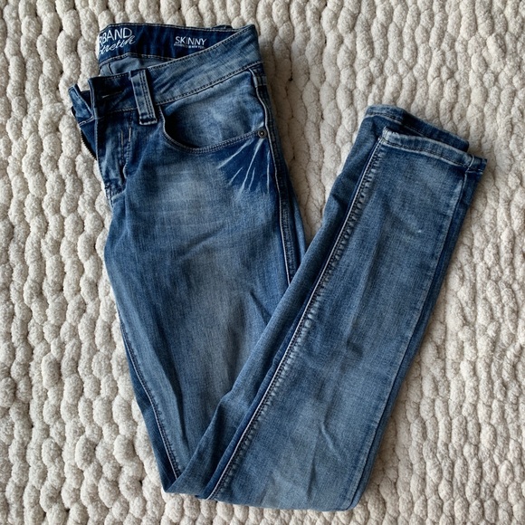 Light Wash Stretchy Jeans - Picture 1 of 4